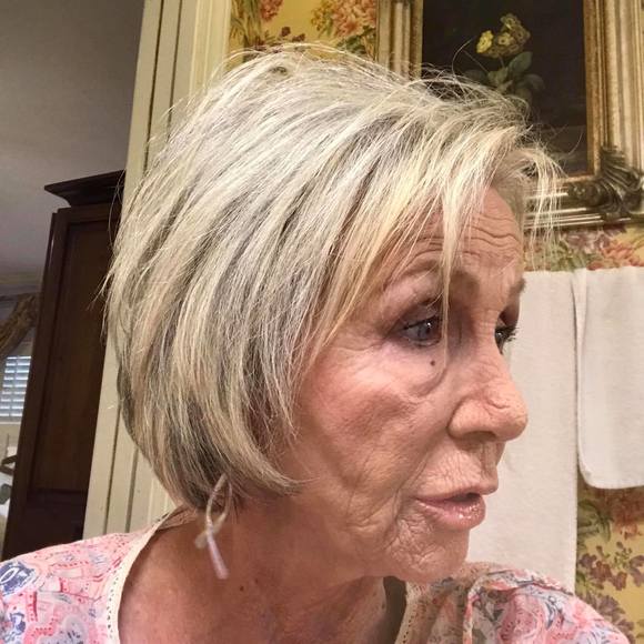 Meet your Posher, Cathy - Picture 1 of 1